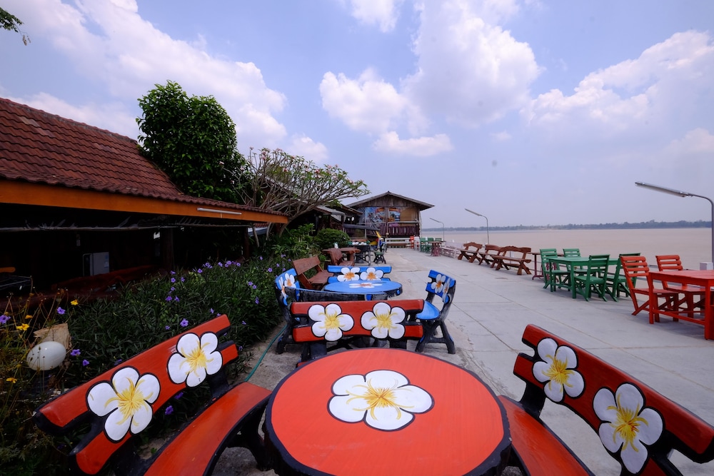 Baanpakrimklong Sukhamon Homestay & Resort