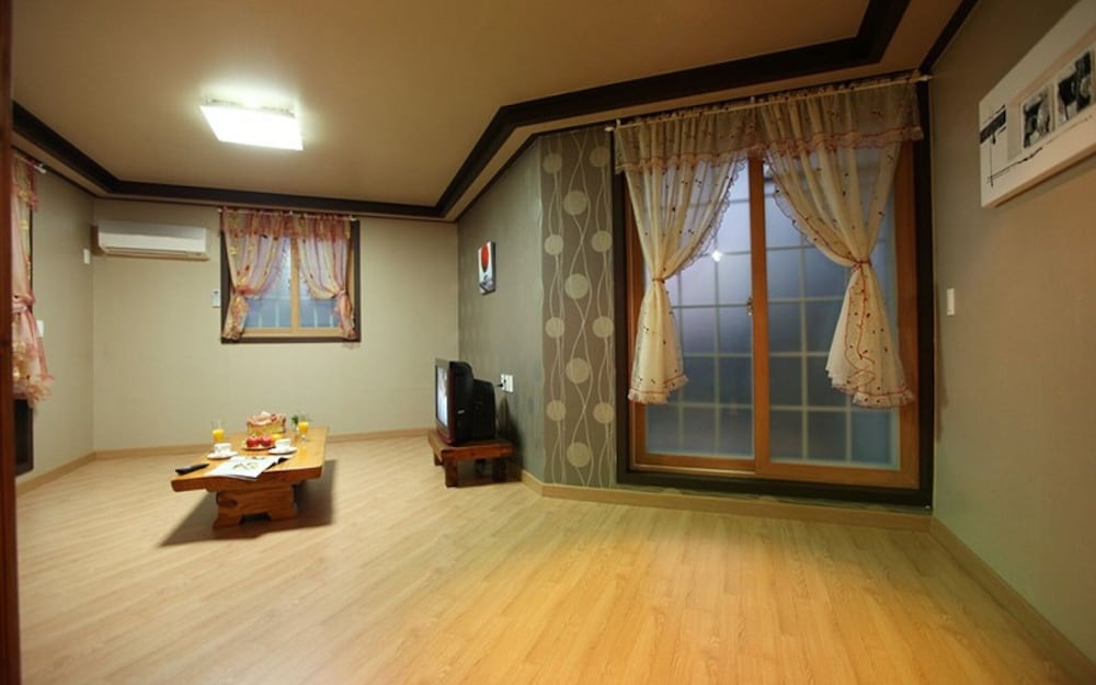 Geojedo Daltteunbawi Pension view 3