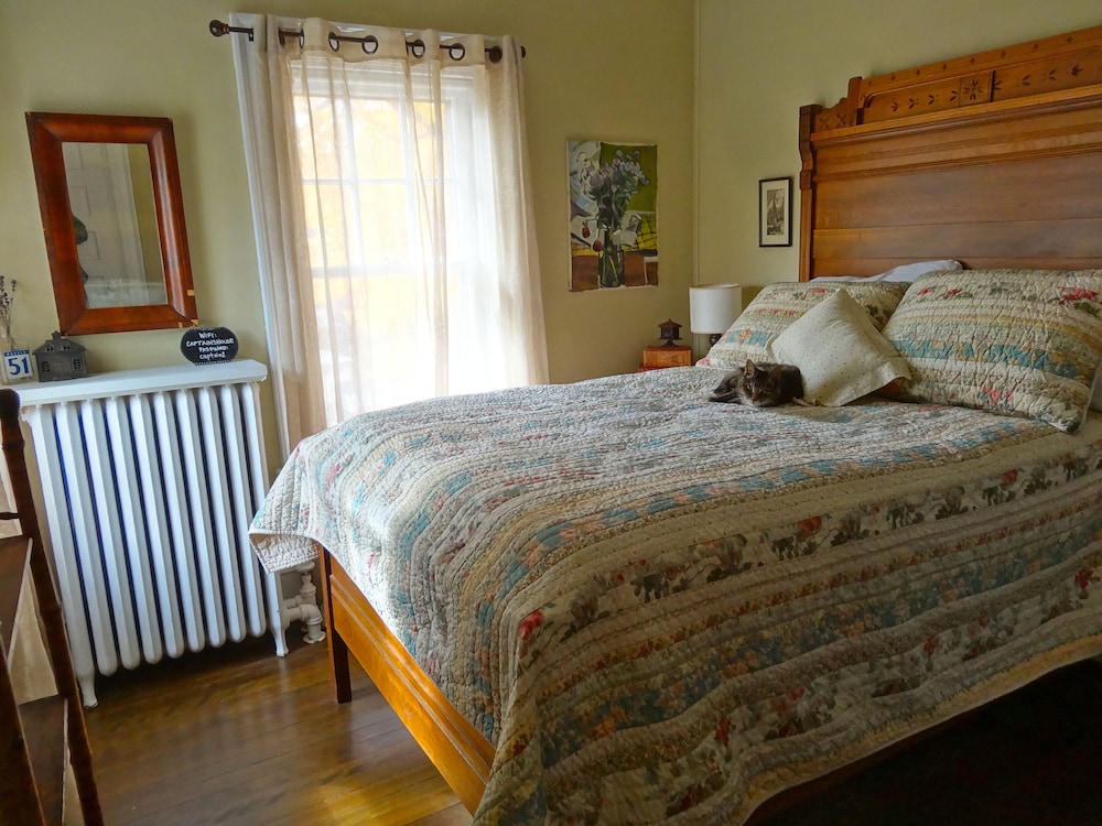 The Captain's House B&B