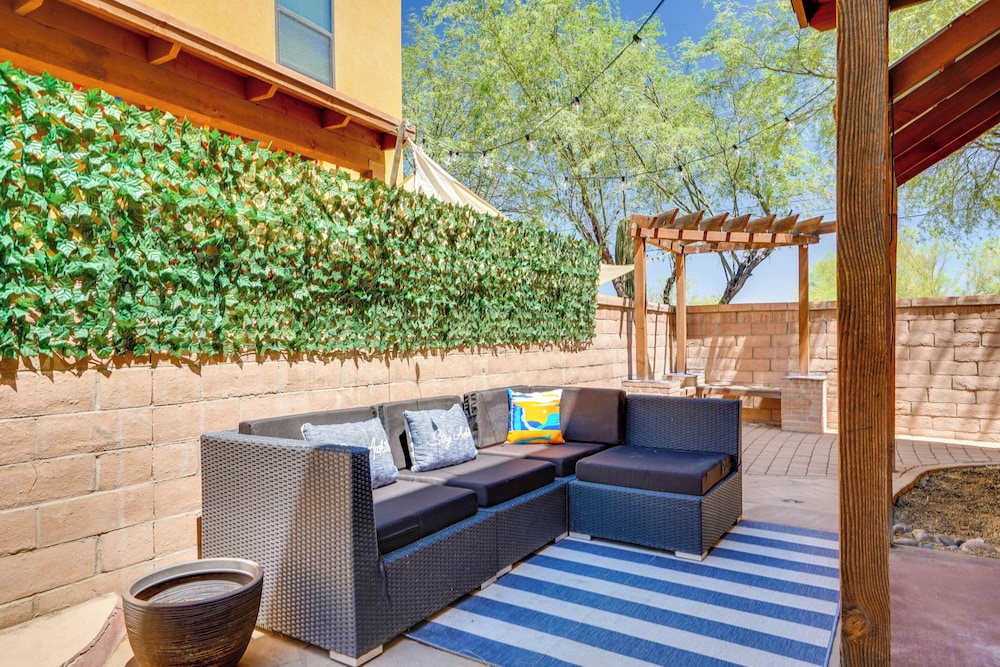 Southwestern Chic! Tucson Retreat w/ Private Patio