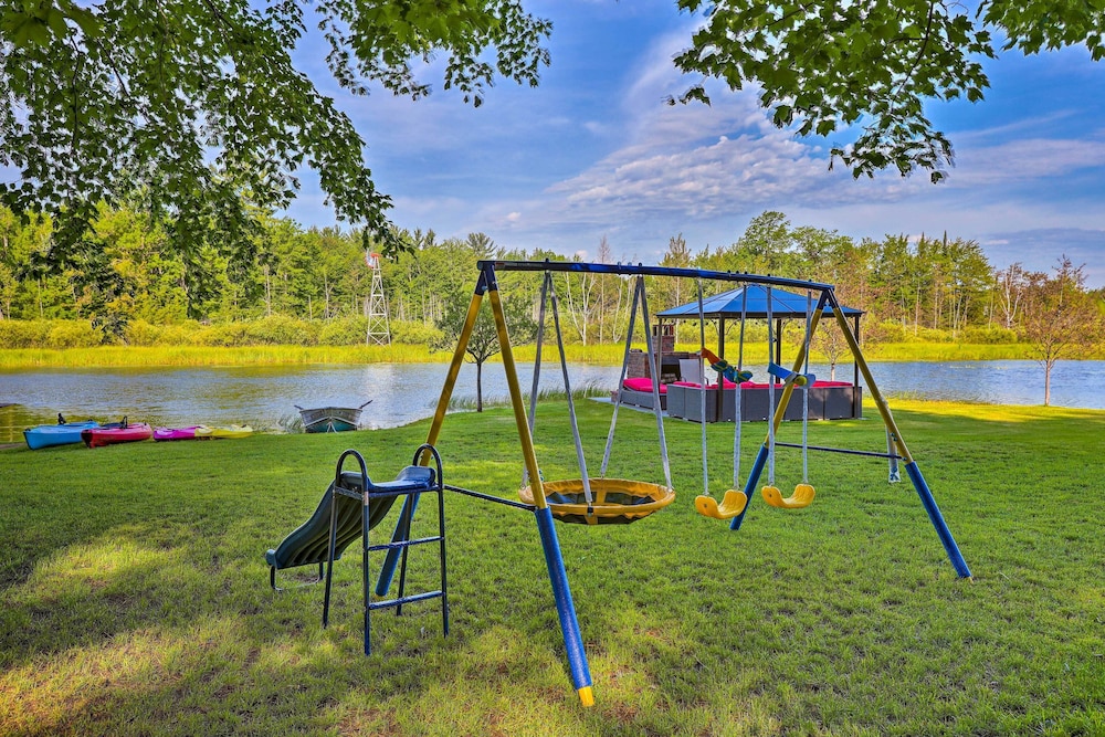 Cadillac Vacations - Sun-dappled Cadillac Gem w/ Kayaks  Grill! - Property Image 12