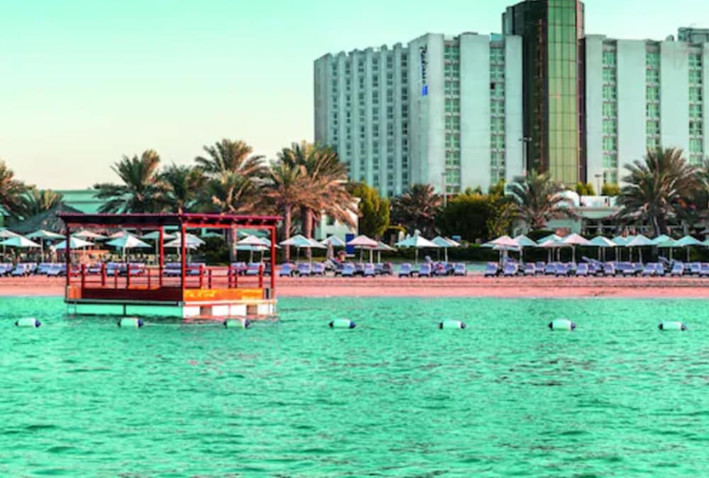 Hotel Radisson Blu Hotel & Resort, Abu Dhabi Corniche - Image 1