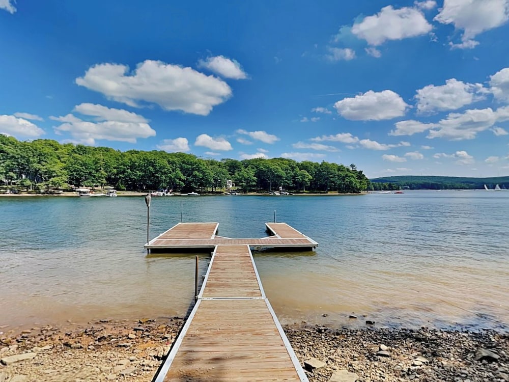 Lake Shore by Taylor Made Deep Creek view 3