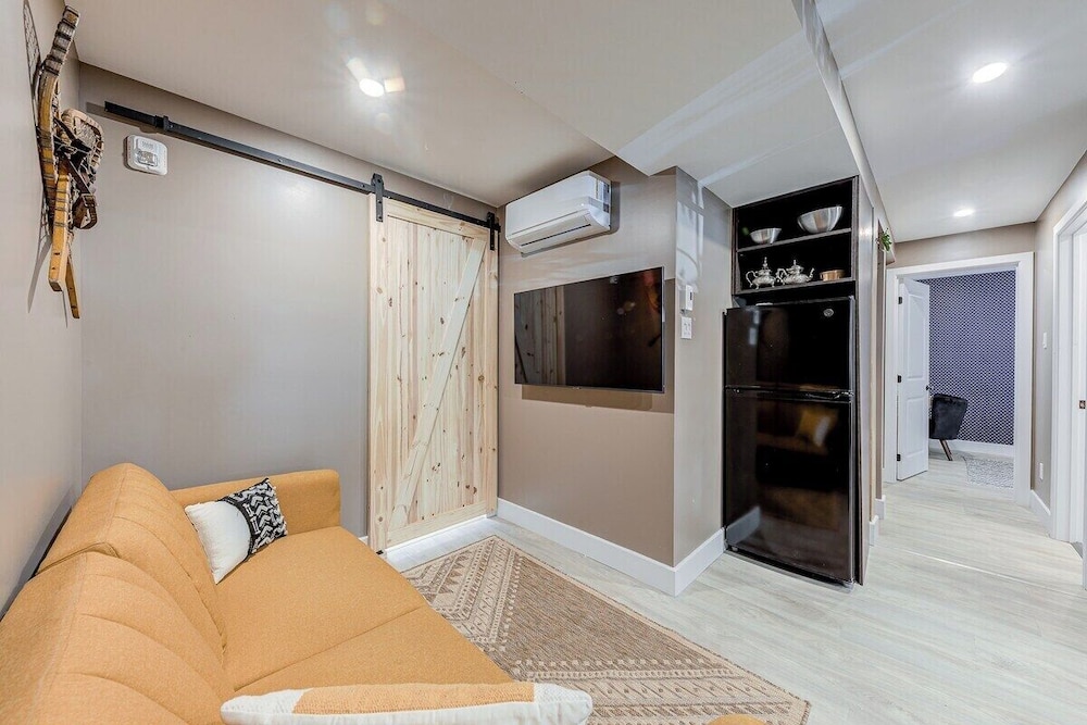 Beautiful Vieux Quebec 2 Bed Apt