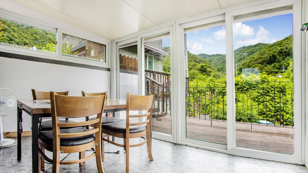 Gapyeong Gamseong216 Poolvilla Pension view 5