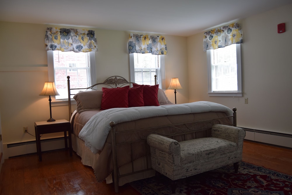 New Hampshire Mountain Inn