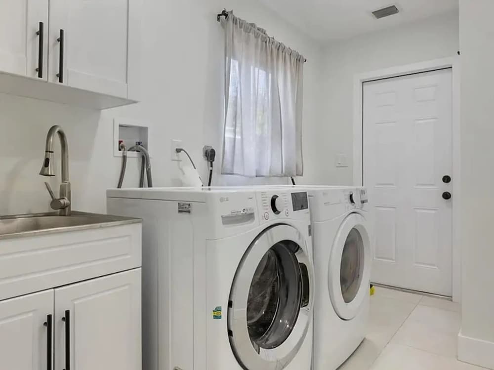 Stylish 4BR 2BA Home w Spacious Backyard in Vibrant Wilton Manors