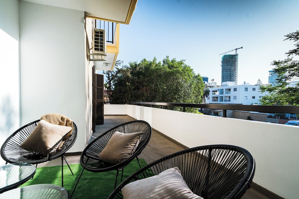 City Center Modern Boho Stay
