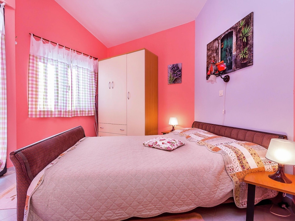 Apartment in Liznjan With Pool and Terrace view 2
