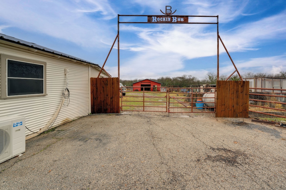 'rockinb88 Ranch Retreat' Terrell Home Near Shops