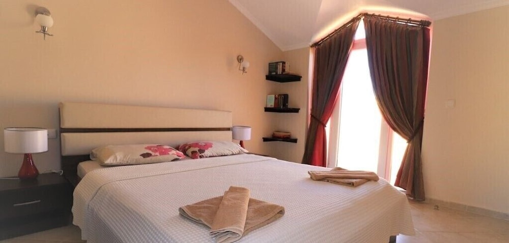 Villa TR08 by JoyLettings view 2