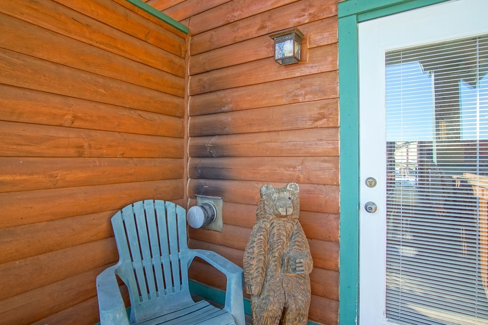 Camp 4 #2: 2 Bedrooms, 2.5 Baths: Slope Side, Gas Fireplace