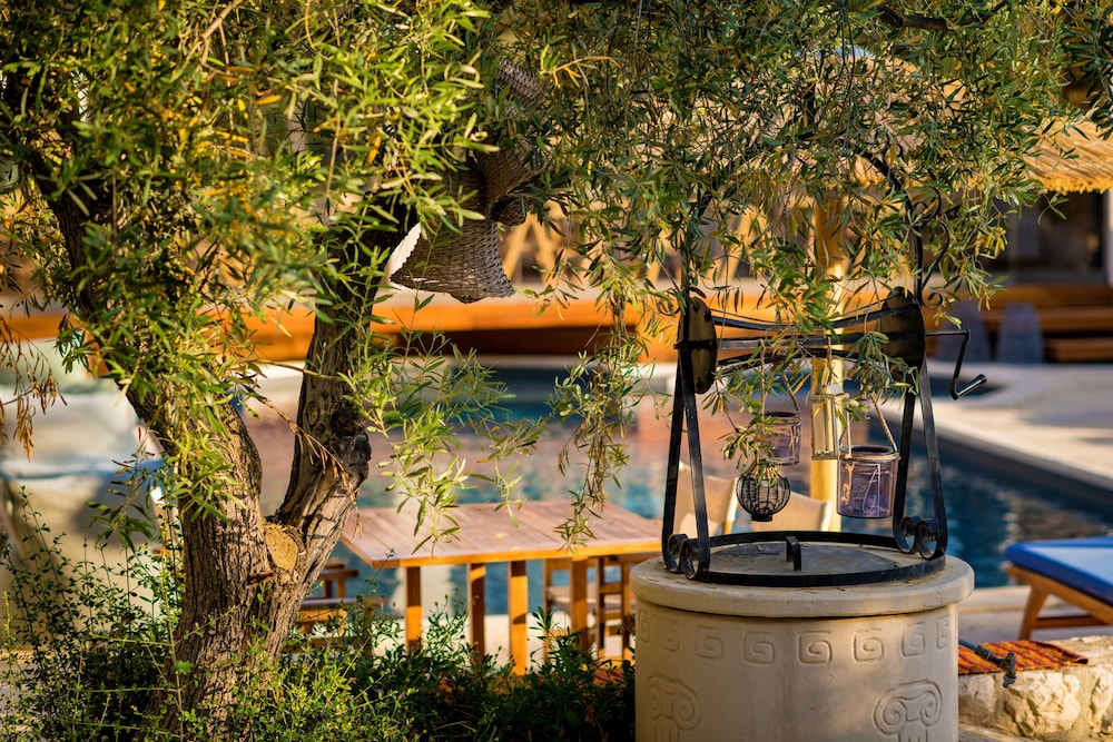 Anthemion Suites & Villas