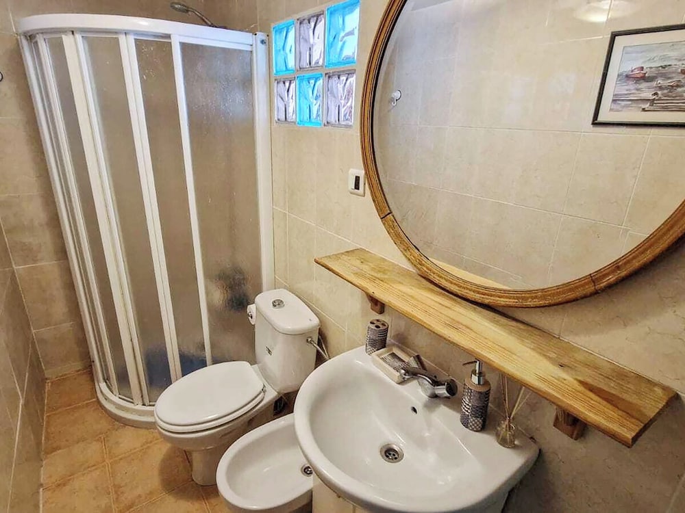 House With Exclusive Pool and Garden 7 min Walk From the Beach and the Center