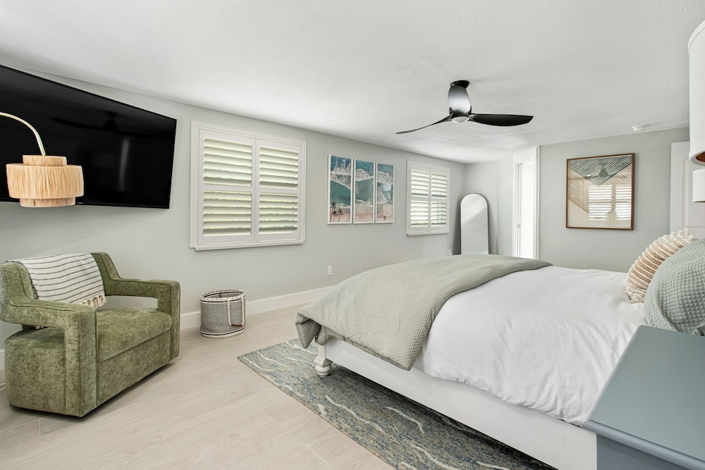 Luxury Pool Retreat near Siesta Key