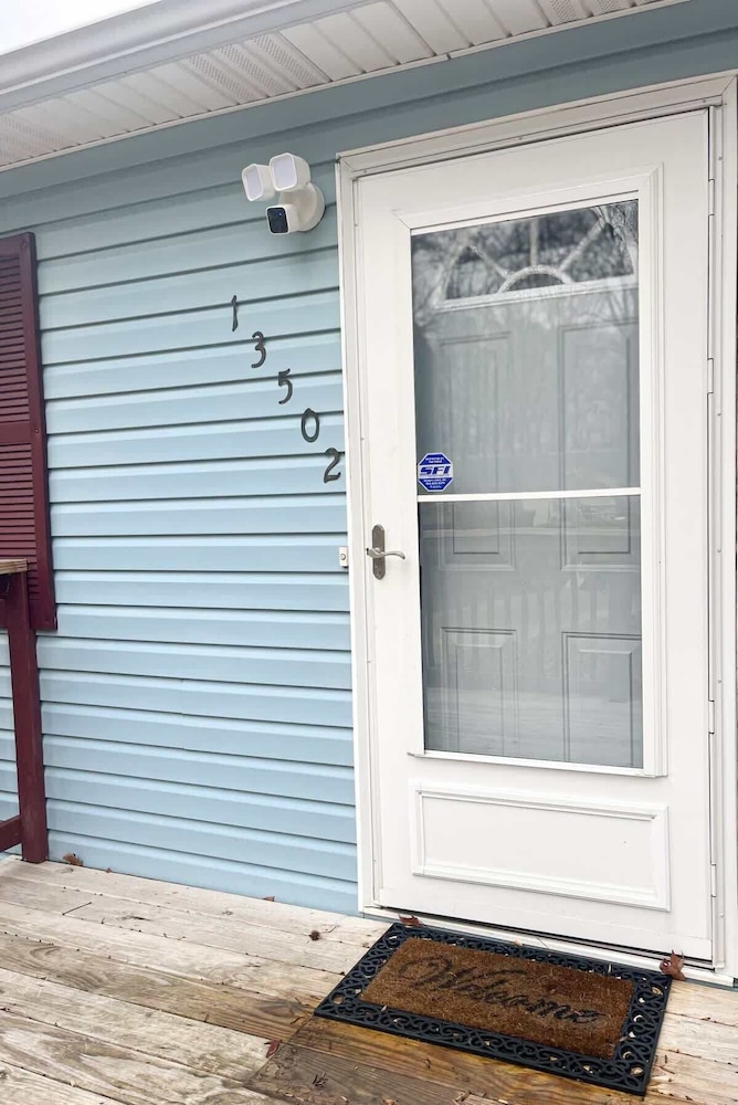 Blue Heron Cottage With Game Room, Deck & Hot Tub