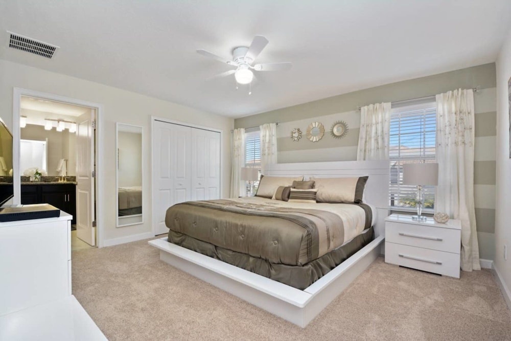 Super Nice Townhome Near Disney With Private Pool - Image 5