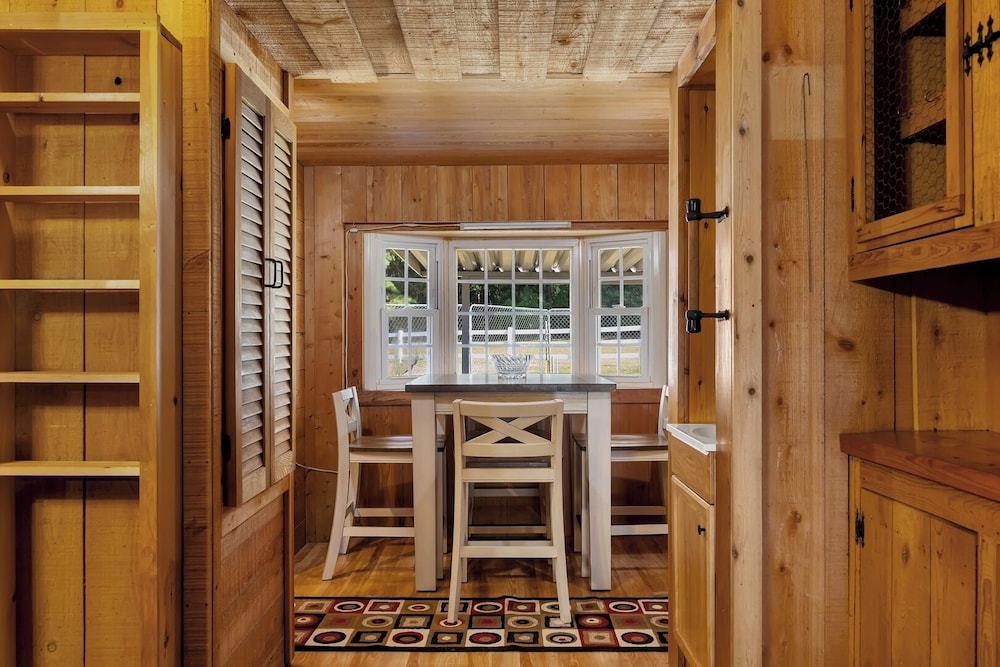 Pet-friendly 3BR Lake House Firepit + Pier