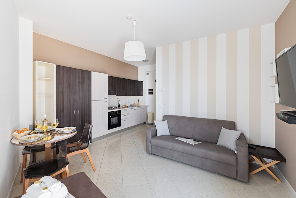 Residenza Miralago - 16 Domitilla - Locazione BK