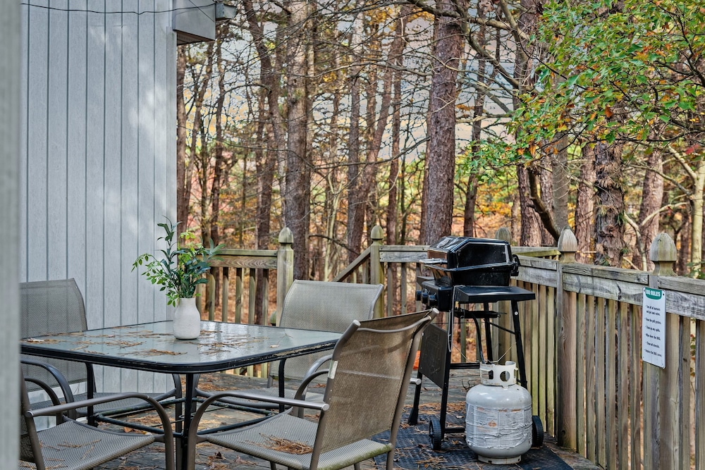 Mohegan by Avantstay Private Dock Firepit Community Pool Beach