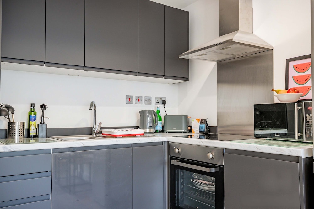 Host Stay Croydon Road Apartment