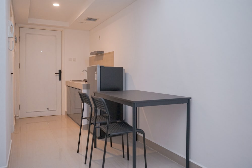 Spacious And Homey Studio Loft At Kingland Avenue Apartment