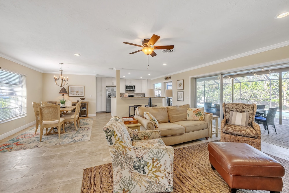 Beautiful Pool Home Near Siesta Key Beach 2 Bedroom Home