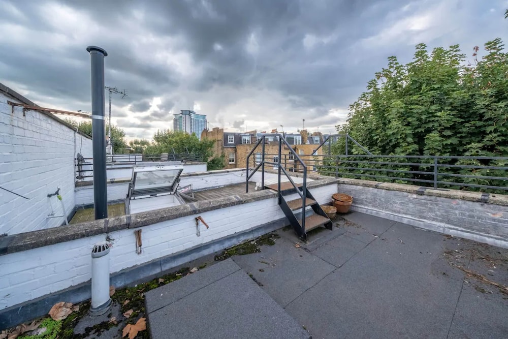 Lovely 2 Bedroom Apartment With Great Transport Links