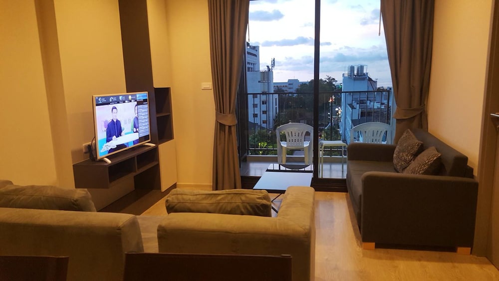 A Luxury 2 Bedrooms The Base Downtown