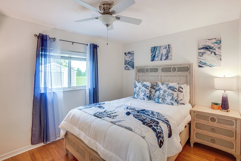 Game Room & Hot Tub: Easy Cape Coral Adventures