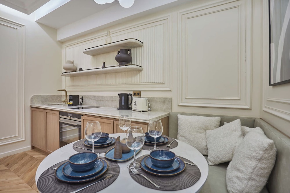 New/suite Air-conditioned Opera/louvre/ 2 Bedrooms
