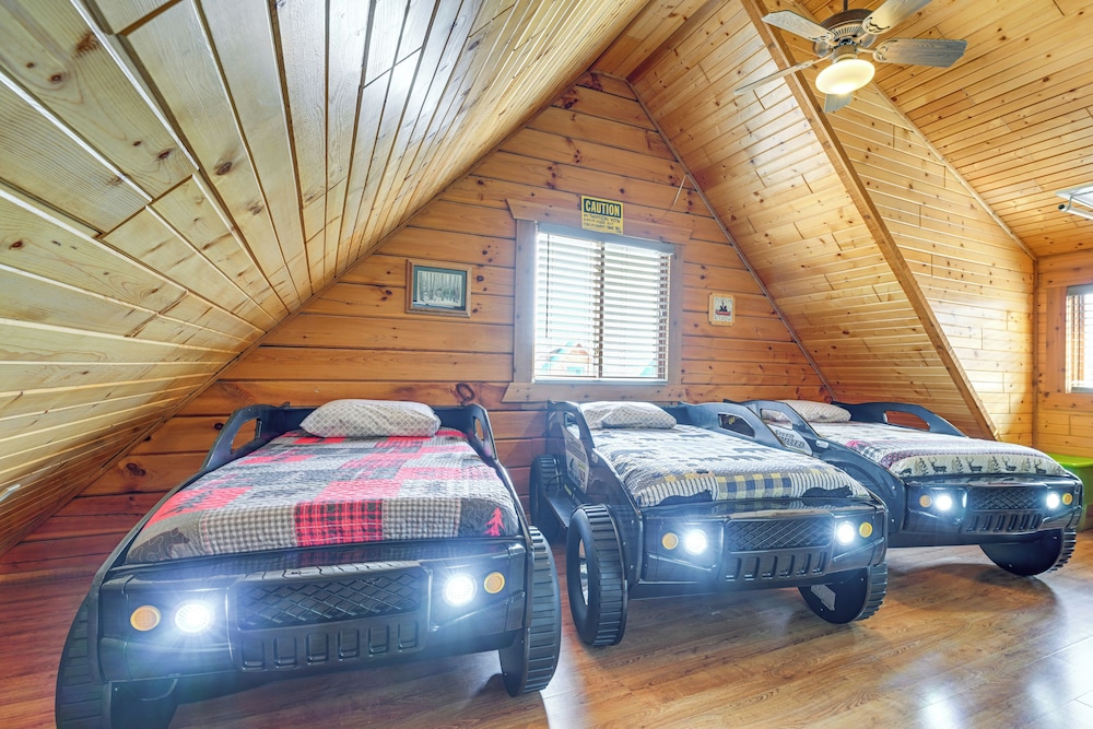 Three Bears Resort Home w/ Perks + Outdoor Spots!