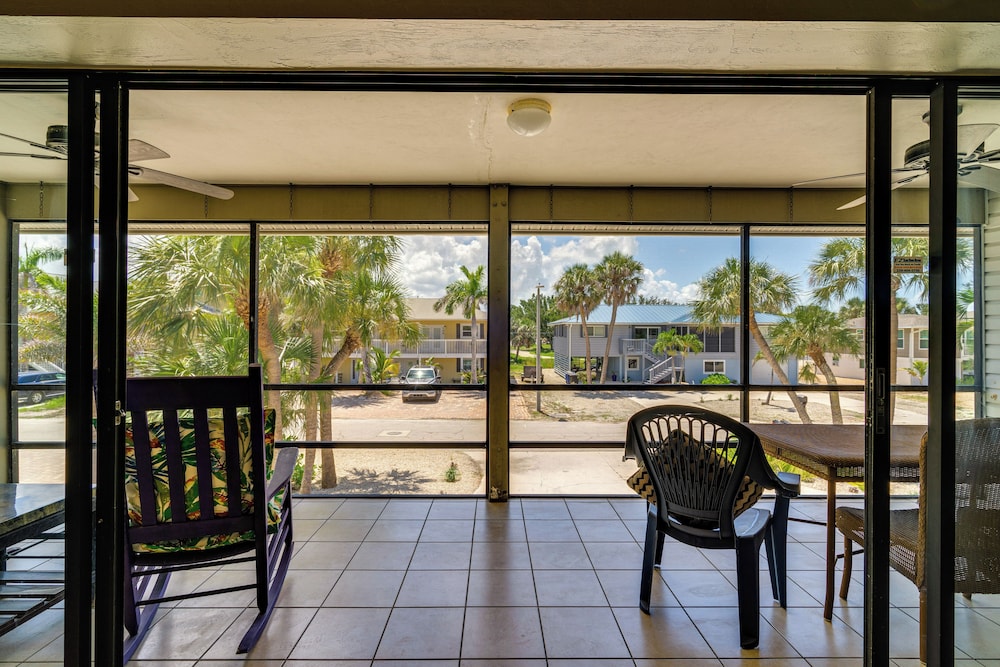 Walk to Sugar Sands: Retreat in Fort Myers Beach