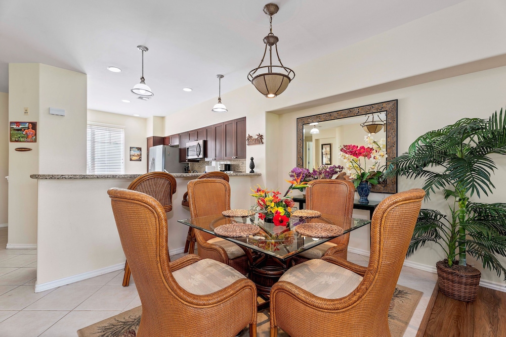 Concierge Included - Walk to Restaurants & Shopping - AC - Infinity Pool! -vrkcv
