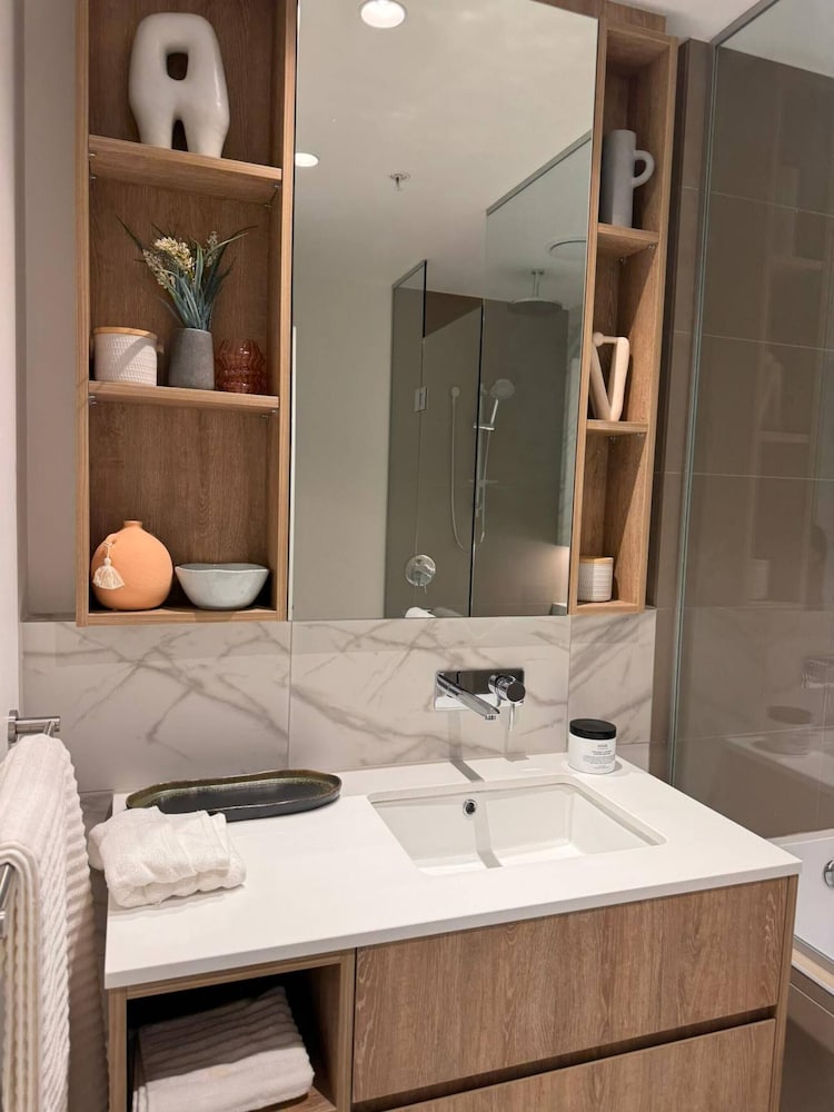 Luxury 2-bedroom Apartment in the Heart of Melbourne