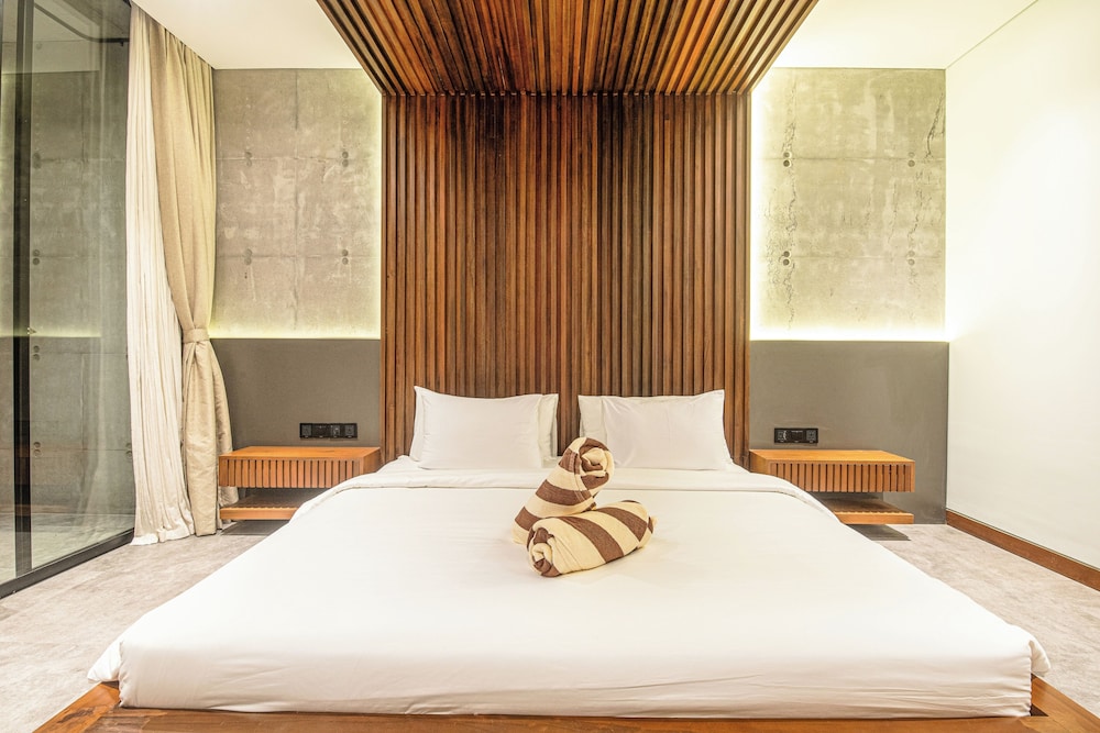Modern 4BR Canggu Retreat Just 8mins to the Beach