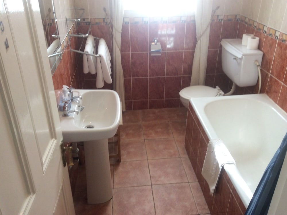 Roseville Lodge B&B