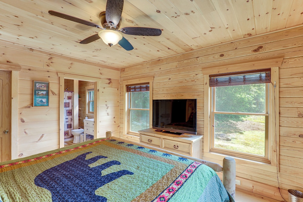 Explore Linville Falls: Cabin w/ Game Room + Deck!