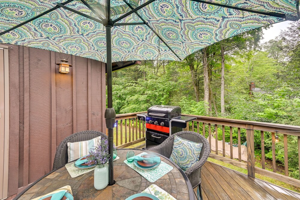 Tolland Cabin w/ Private Hot Tub & Grill!