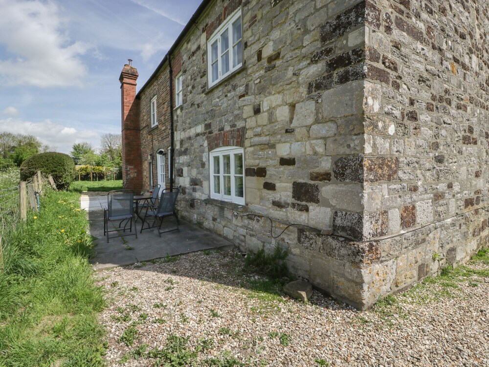2 Court Farm