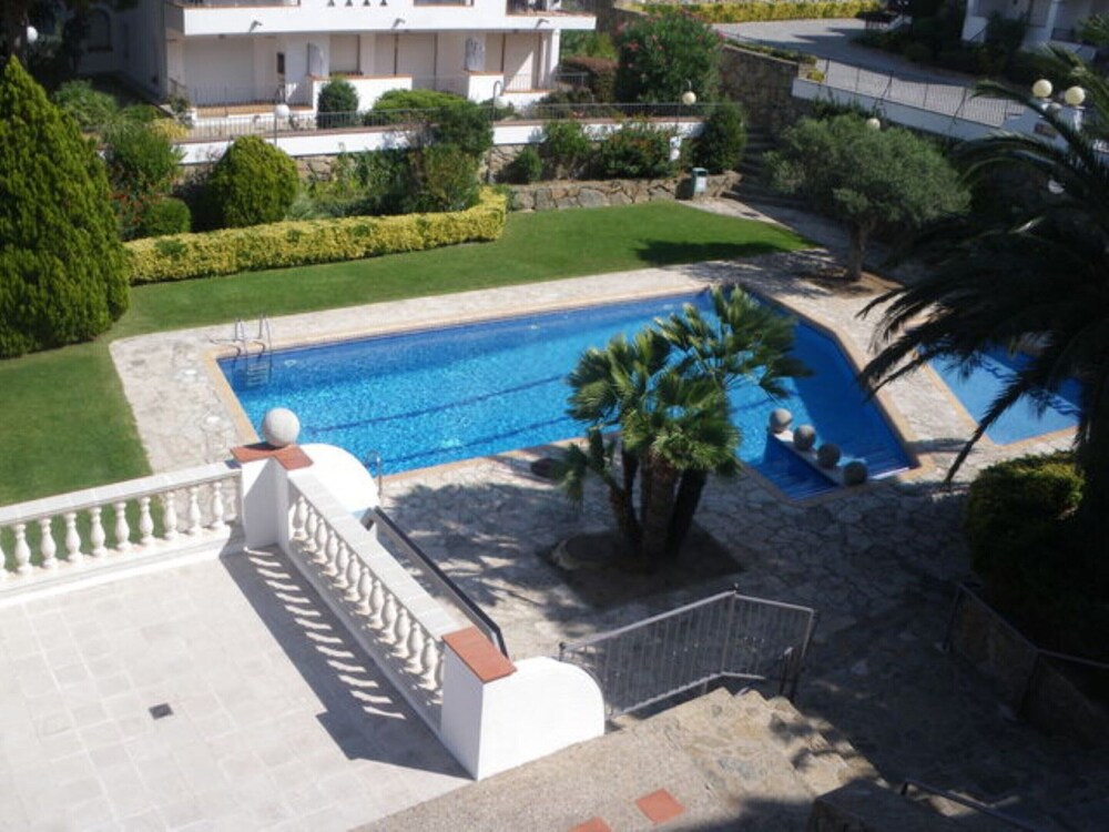 Pretty Apartment Near Roses Beach