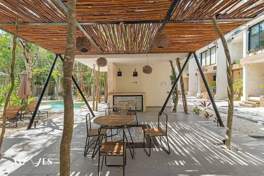 Spacious Loft W/garden View Pool + Jacuzzi GYM