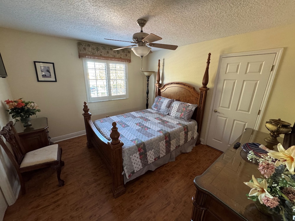 Southern Comfort on Hampton Lakes - The Ultimate Luxury Retreat!