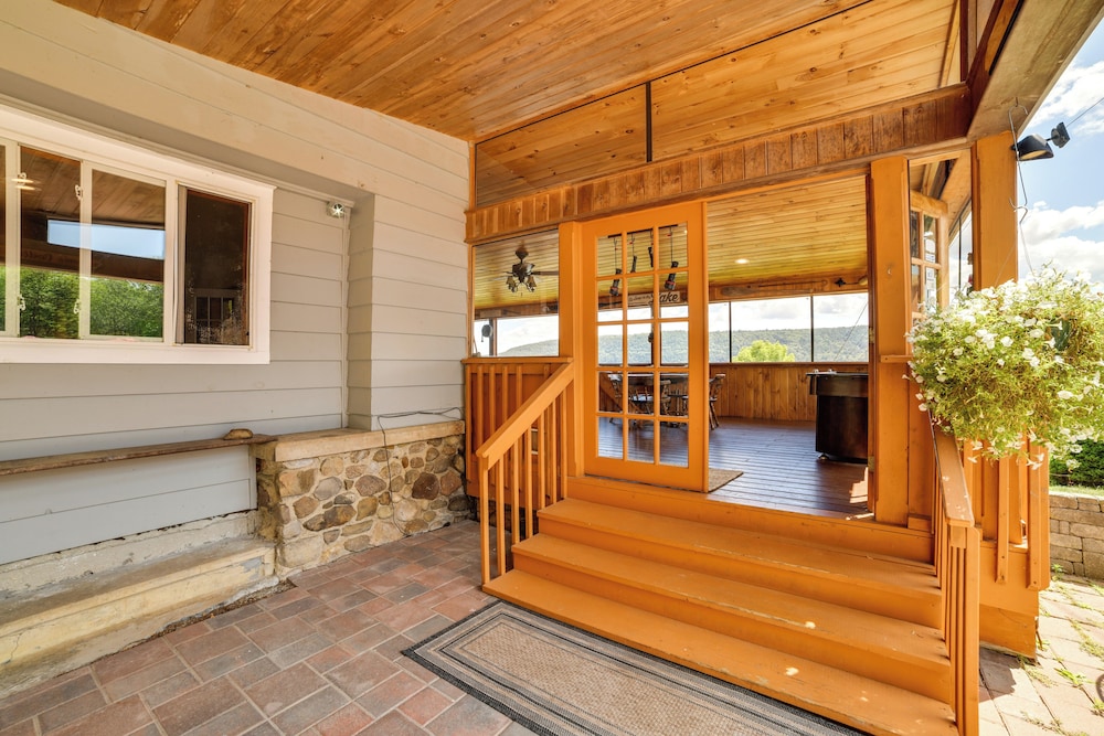 Hatch's Landing: Lake Ostego Home