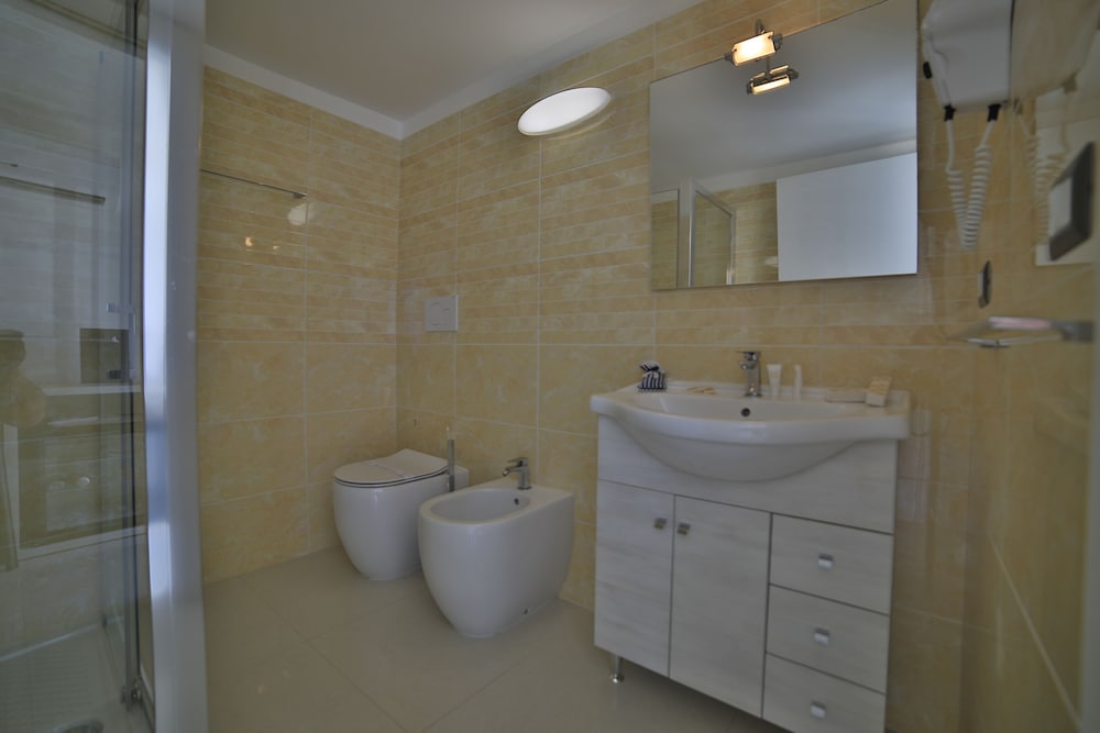 Riviera Luxury Rooms