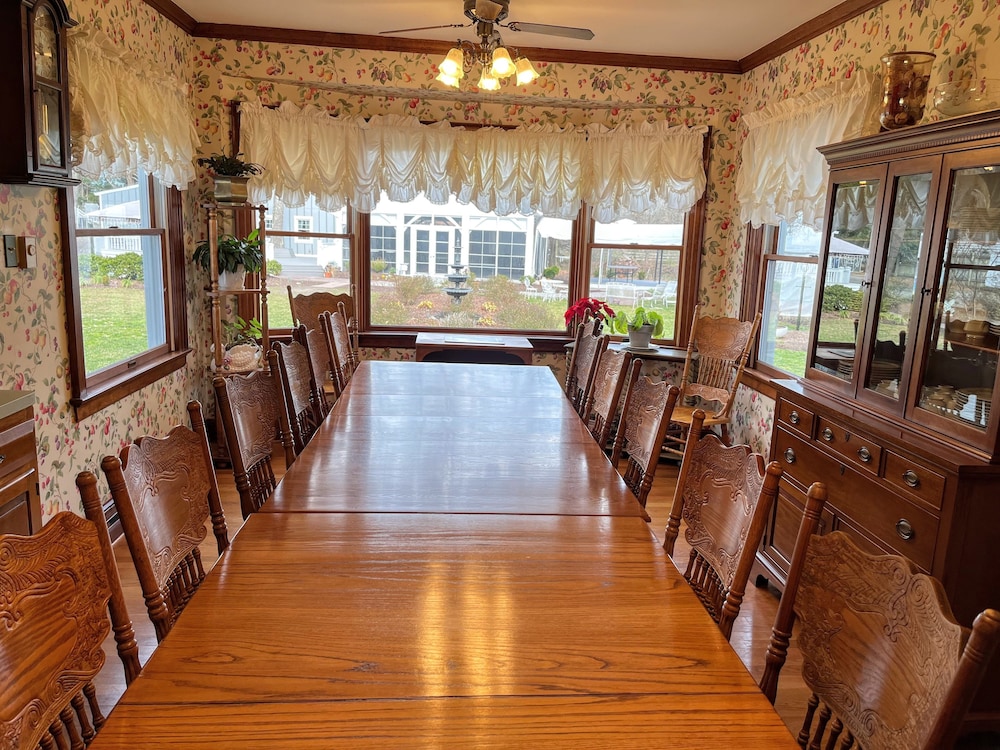 The Virginia Cliffe Inn