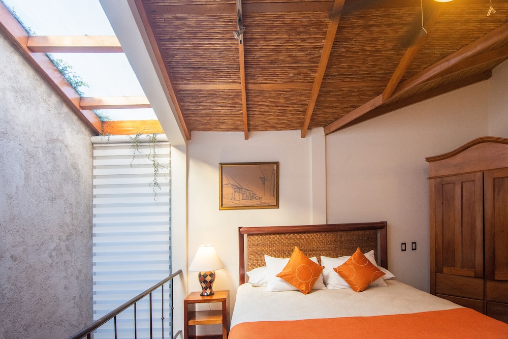 Hotel Estrada Hotel & Bistro - Image 1