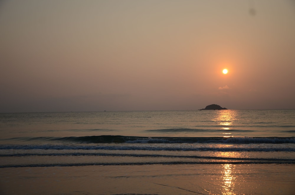 Hua Hin Luxury Beachfront Condo By Mon
