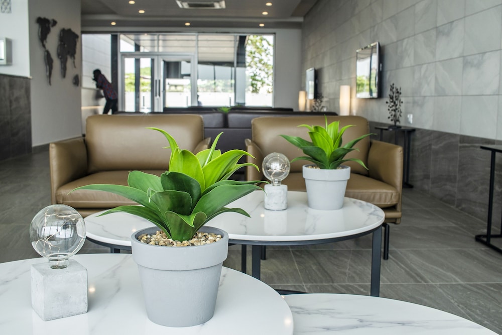 Reception & Lobby