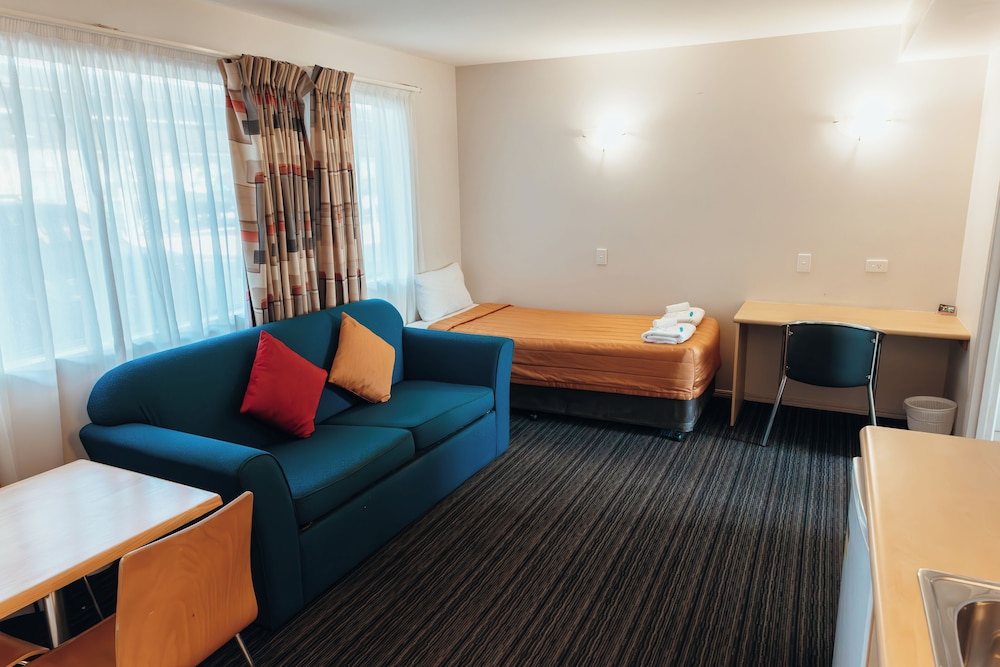 Mayfair Motel Emerald